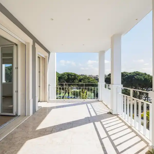 THREE BEDROOM APARTMENT, AT VILLA PRAIA, ESTORIL