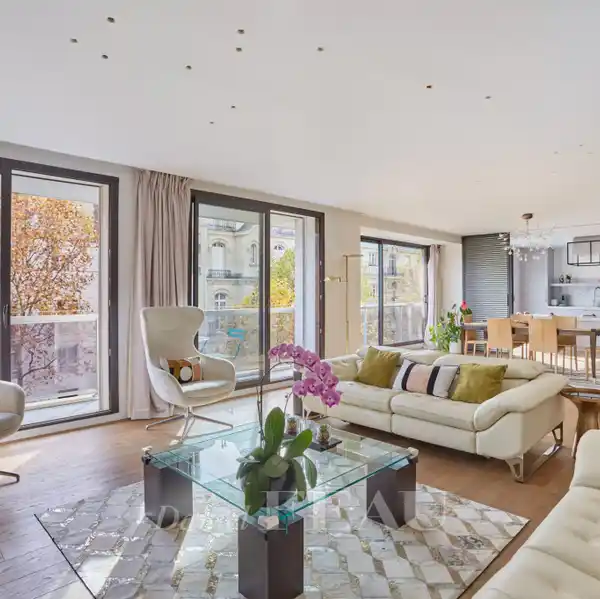 SUN-DRENCHED APARTMENT WITH DUAL BALCONIES AND ELEGANCE