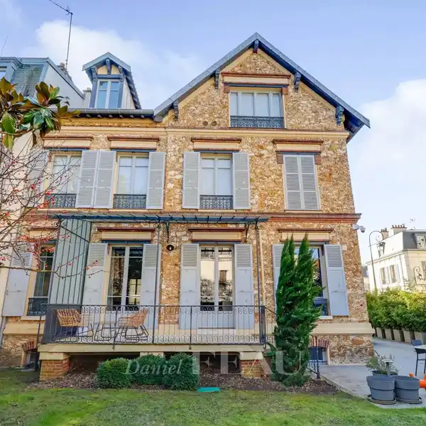 SPACIOUS PERIOD PROPERTY WITH MODERN COMFORTS