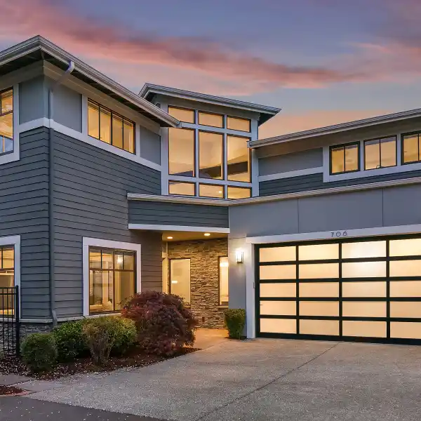 CONTEMPORARY STUNNER IN DESIRABLE EVEREST