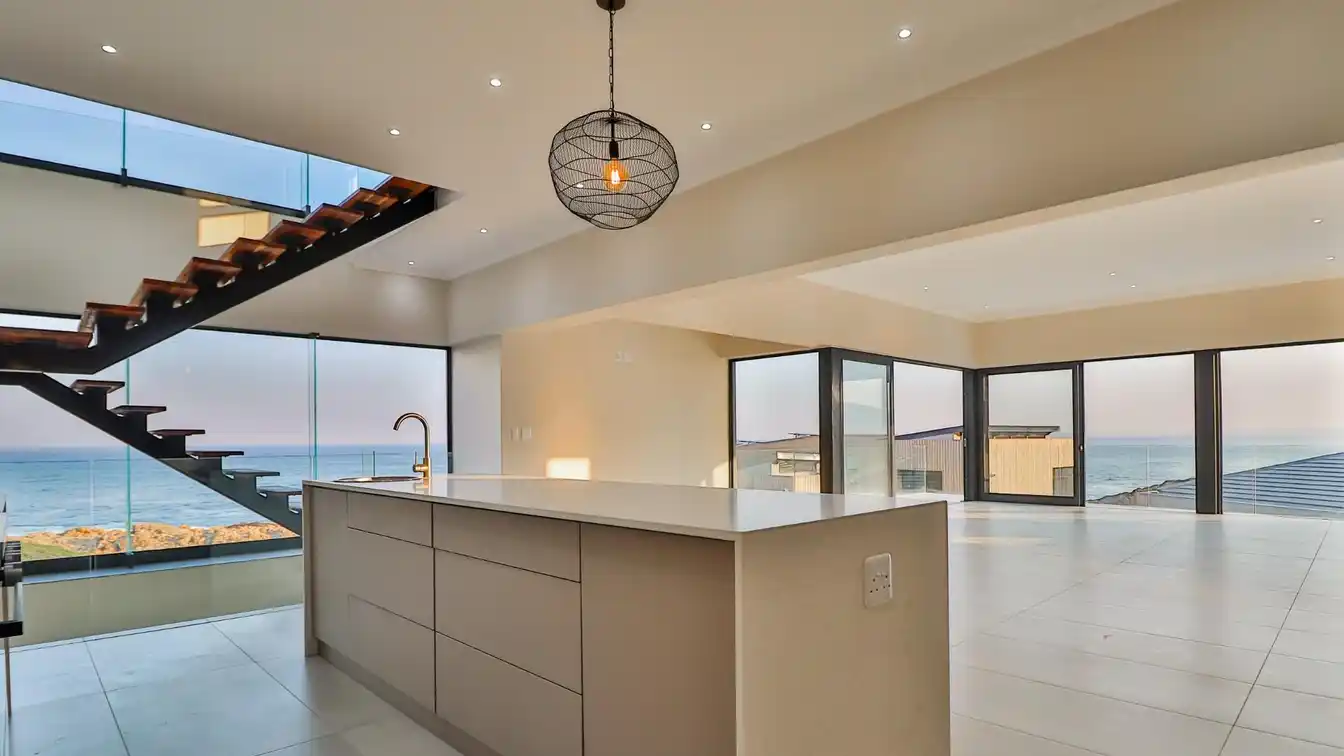 Coastal Luxury in Pinnacle Point Golf Estate