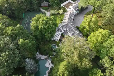 Comfort and Privacy One Hour from New York City