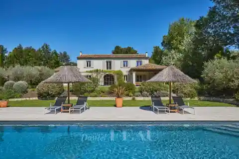 Luxurious Living with Alpilles Mountain Views