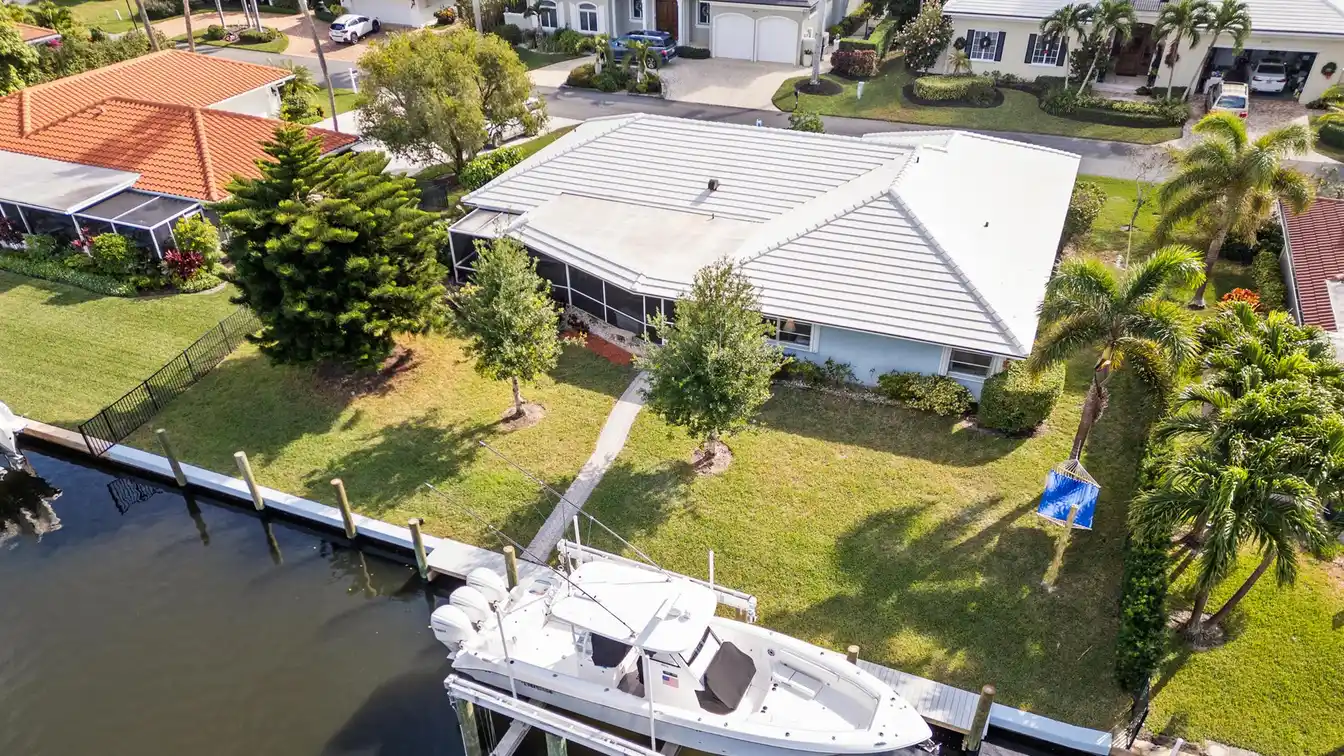 Boater's Dream Blending Vintage Charm and Timeless Modern Elegance