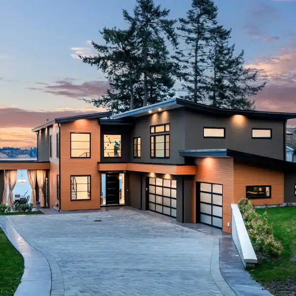 SOPHISTICATED WATERFRONT HOME WITH PANORAMIC OCEAN VIEWS