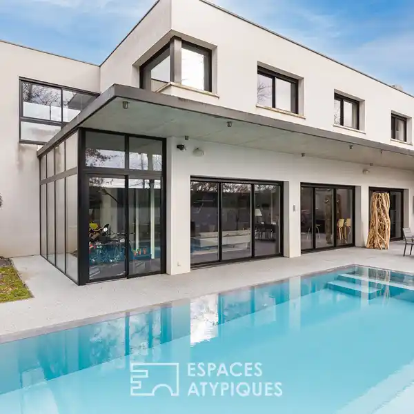 IMPRESSIVE CONTEMPORARY HOME