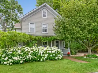 Charming Cottage for Rent in an Awesome Location