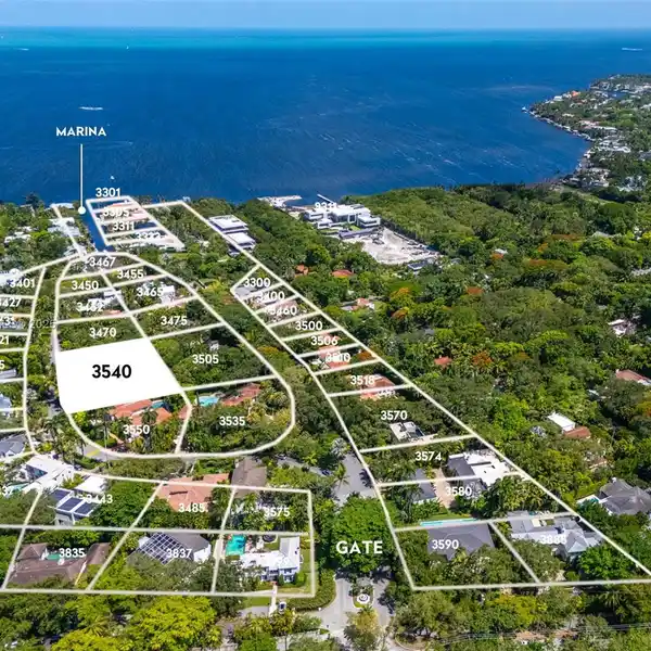 ENCHANTING ESTATE IN THE MOORINGS