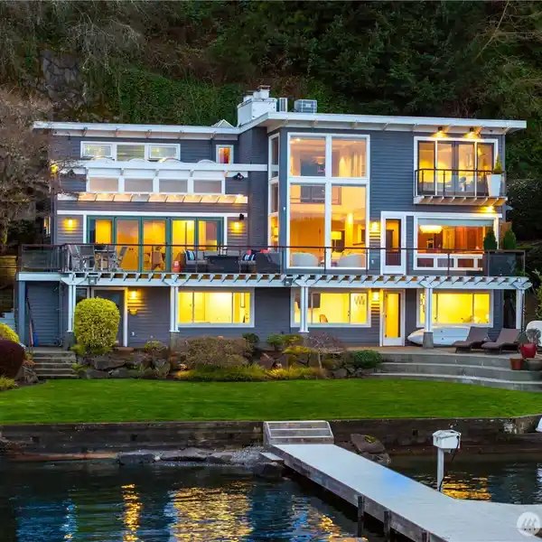 REFINED WATERFRONT RETREAT