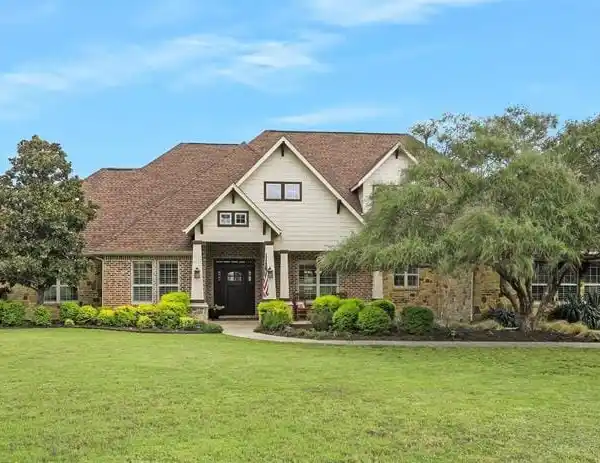UPDATED CRAFTSMAN HOME WITH POOL AND SPACIOUS ENTERTAINING AREAS