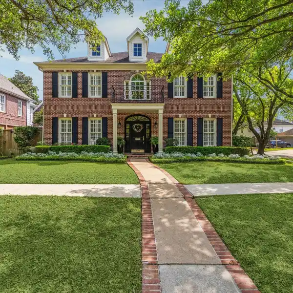 STATELY CORNER RESIDENCE