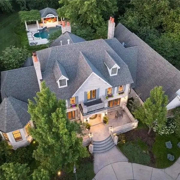 UNCOMPROMISING EXECUTIVE HOME