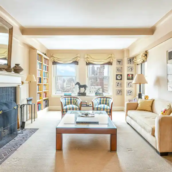 CLASSIC SIX WITH TIMELESS PREWAR ELEGANCE