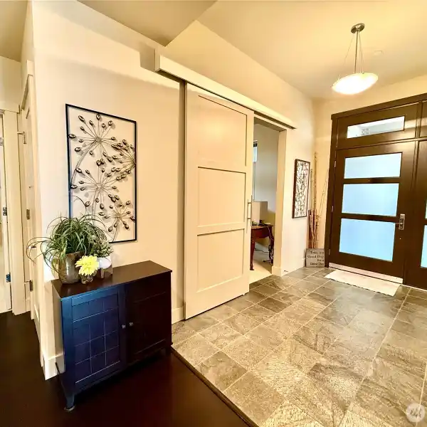 WELL-APPOINTED CORNER UNIT IN THE COMMENCEMENT COMMUNITY