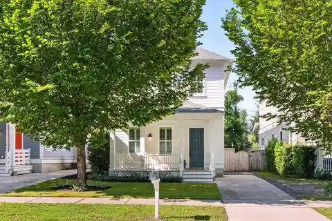 Mount Pleasant Gem Steps from Shem Creek