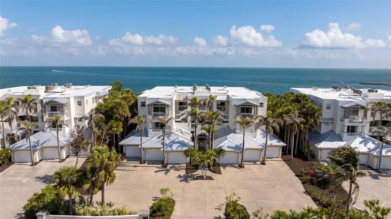 Exquisite Harborshore Condominium