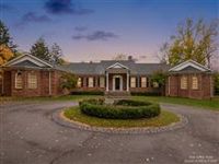ARCHITECT-DESIGNED RANCH STYLE HOME