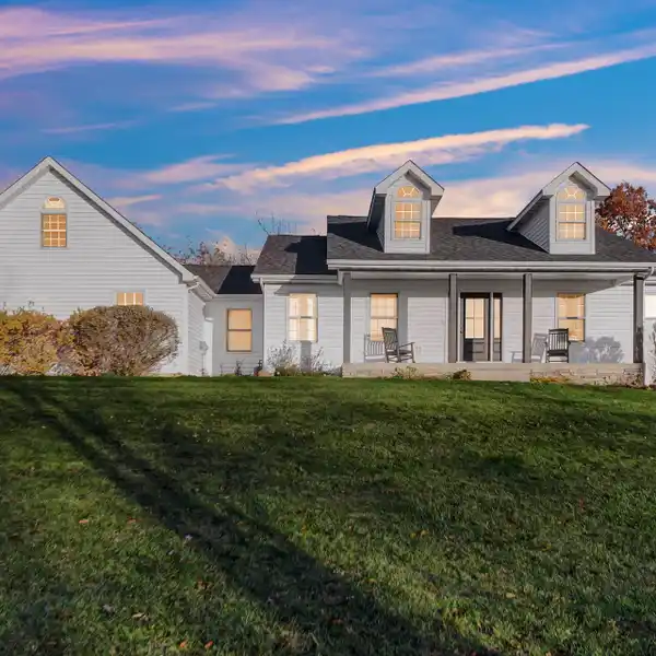 ELEGANT HOUSE OF CHARACTER SET IN SECLUSION