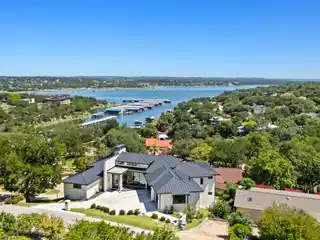 Striking Iron Staircase in Contemporary Design