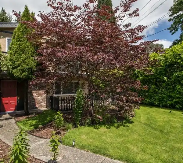 BEAUTIFULLY RENOVATED HOME NEAR ALL AMENITIES