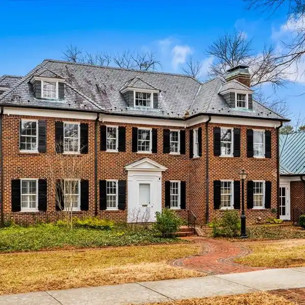 HISTORIC GEM NESTLED IN THE HEART OF OLD IRVING PARK