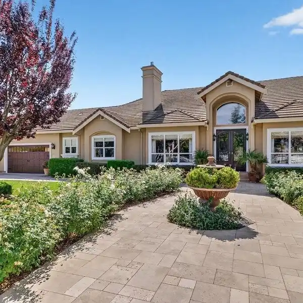 LUXURY IN THE COUNTRY