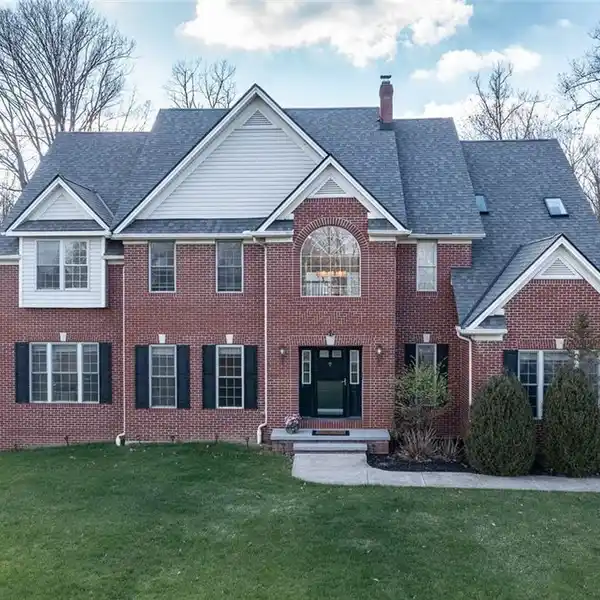 IMPRESSIVE CUSTOM HOME IN PRESERVE