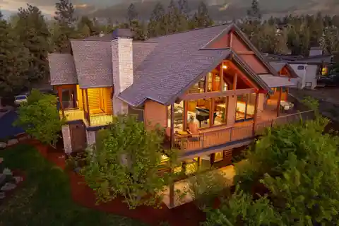 Most Excellent Living in Beautiful Westside Bend