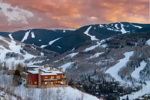 Modern Mountain Home in the Prestigious Potato Patch Area