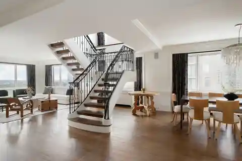 Beautifully Appointed Six-bedroom Duplex
