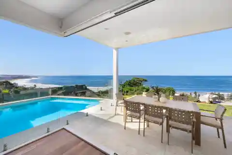 An Oasis with a Showstopping Panorama