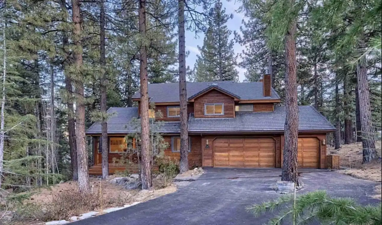 Mountain Retreat in Sought-after Galena Forest Estates