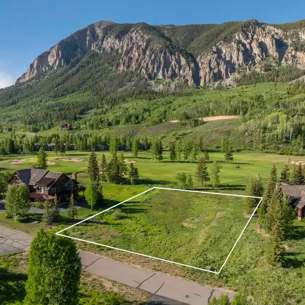 FLAT BUILDING SITE ADJACENT TO THE GOLF COURSE AT SKYLAND
