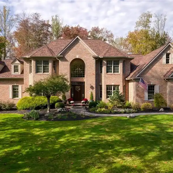 METICULOUSLY UPDATED HOME BLENDING TIMELESS ELEGANCE AND MODERN AMENITIES