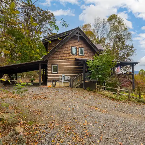 ARTISAN LUXURY WITH ENDLESS MOUNTAIN VIEWS