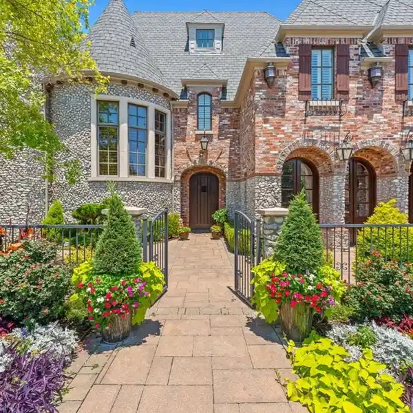 LUXURY AND COMFORT IN TIMARRON'S CHADWICK CROSSING