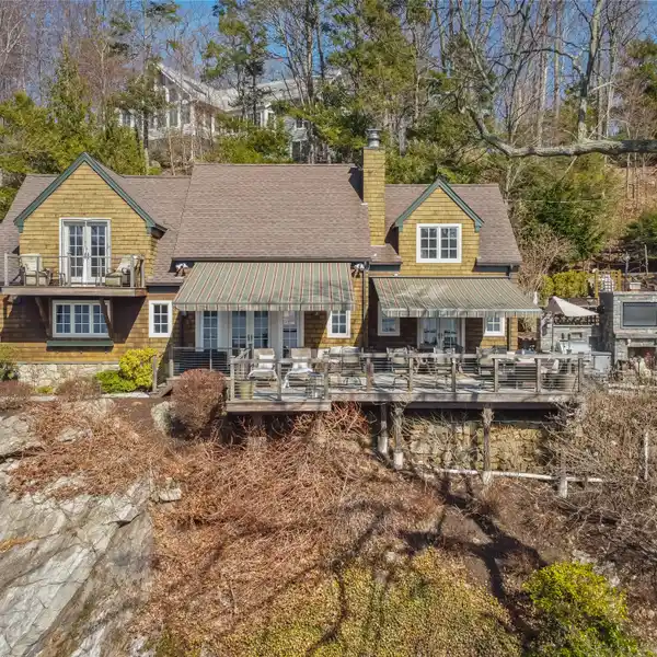 EXQUISITE HOME ON CANDLEWOOD LAKE