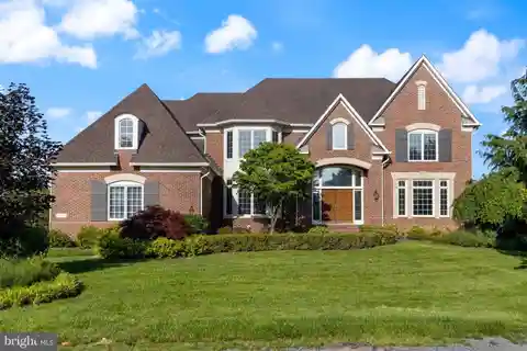 Private Creekside Oasis Minutes from Metro Station