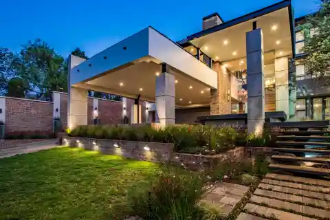 Majestic Home of Great Proportions