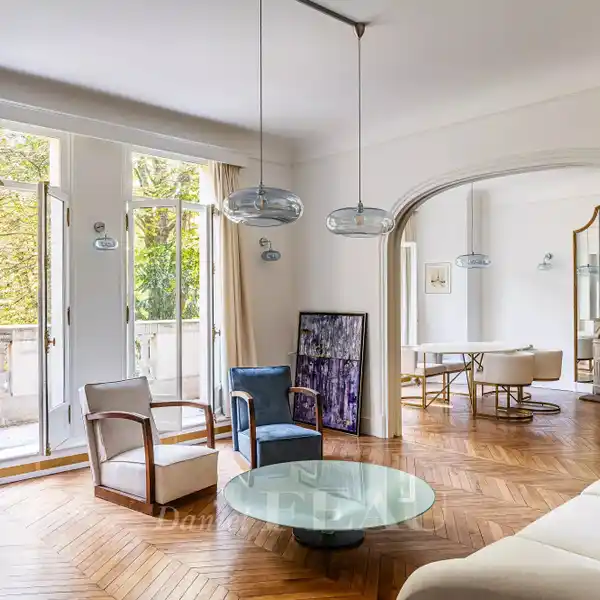 APARTMENT OVERLOOKING THE CHAMP-DE-MARS AND THE EIFFEL TOWER