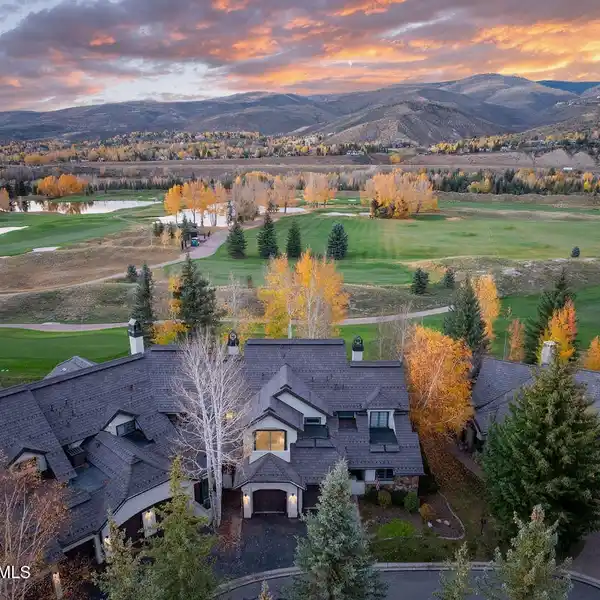 MODERN UPDATES & CLASSIC MOUNTAIN CHARM | ARROWHEAD LIVING