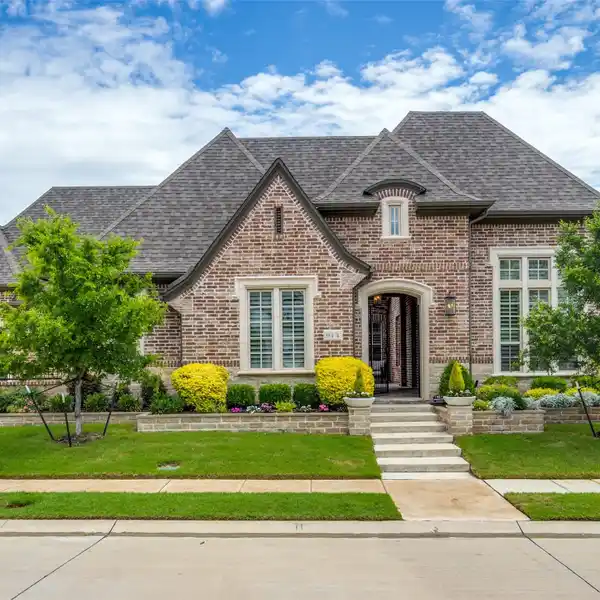 ELEGANCE AND STYLE IN MONTGOMERY FARM ESTATES