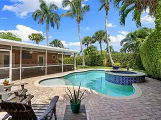 Spacious Residence in a Quiet Lake Park Location