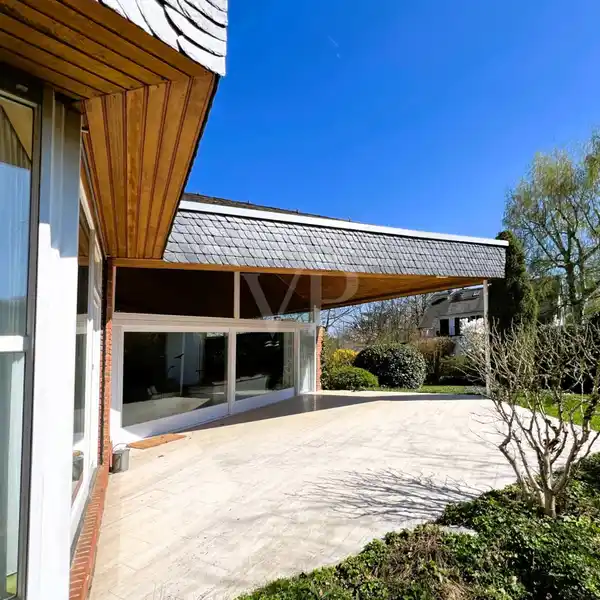 UNIQUE ARCHITECT'S VILLA IN A SOUGHT-AFTER LOCATION