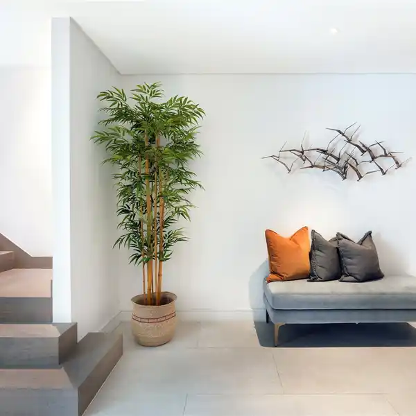 EXPANSIVE TOWNHOUSE BLENDING TIMELESS DESIGN WITH MODERN CONVENIENCE