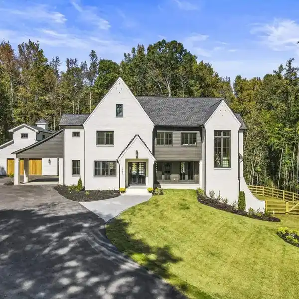 STUNNING CUSTOM HOME