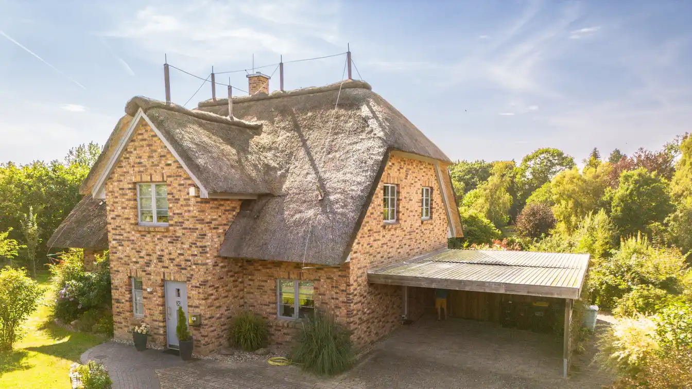 Stylish Thatched Country House with a Nordic Flair
