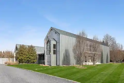 Striking Modern Barn