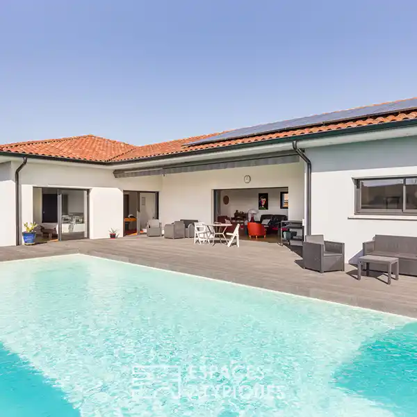 BEAUTIFUL CONTEMPORARY VILLA