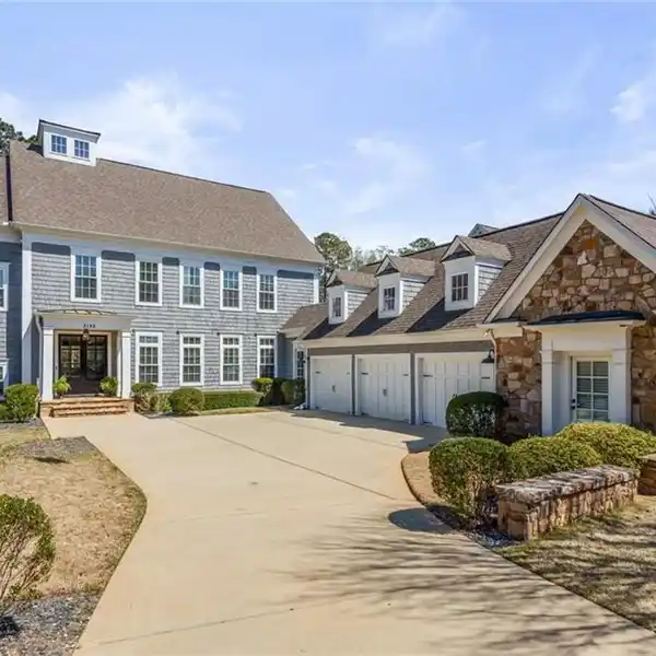 BREATHTAKING HOME IN AN EXCLUSIVE COMMUNITY